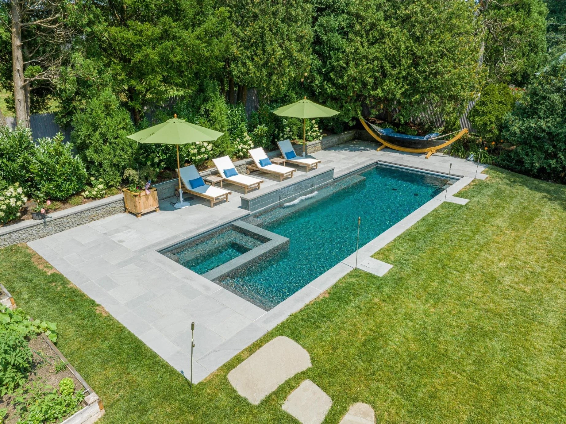 Beautiful pool and garden landscaping inspiration for Dubai villas